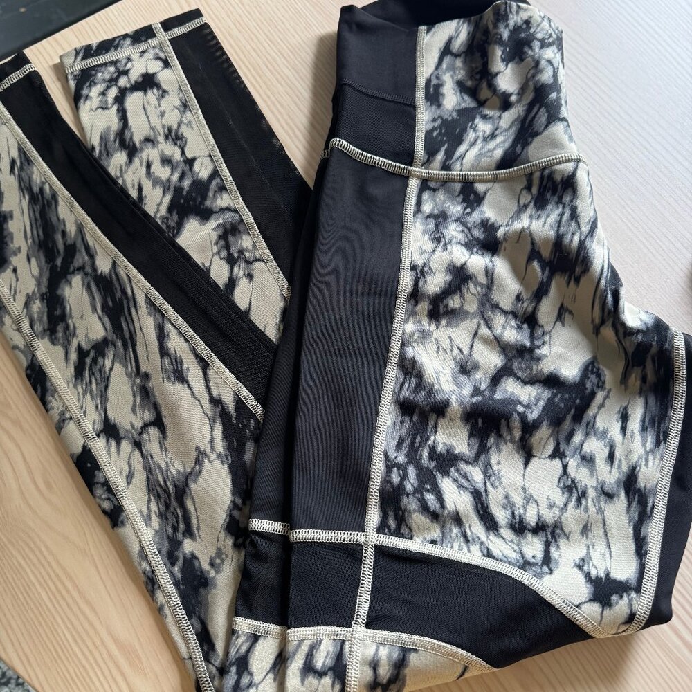 Lululemon Full Length Partial Mesh Leggings - Size 10